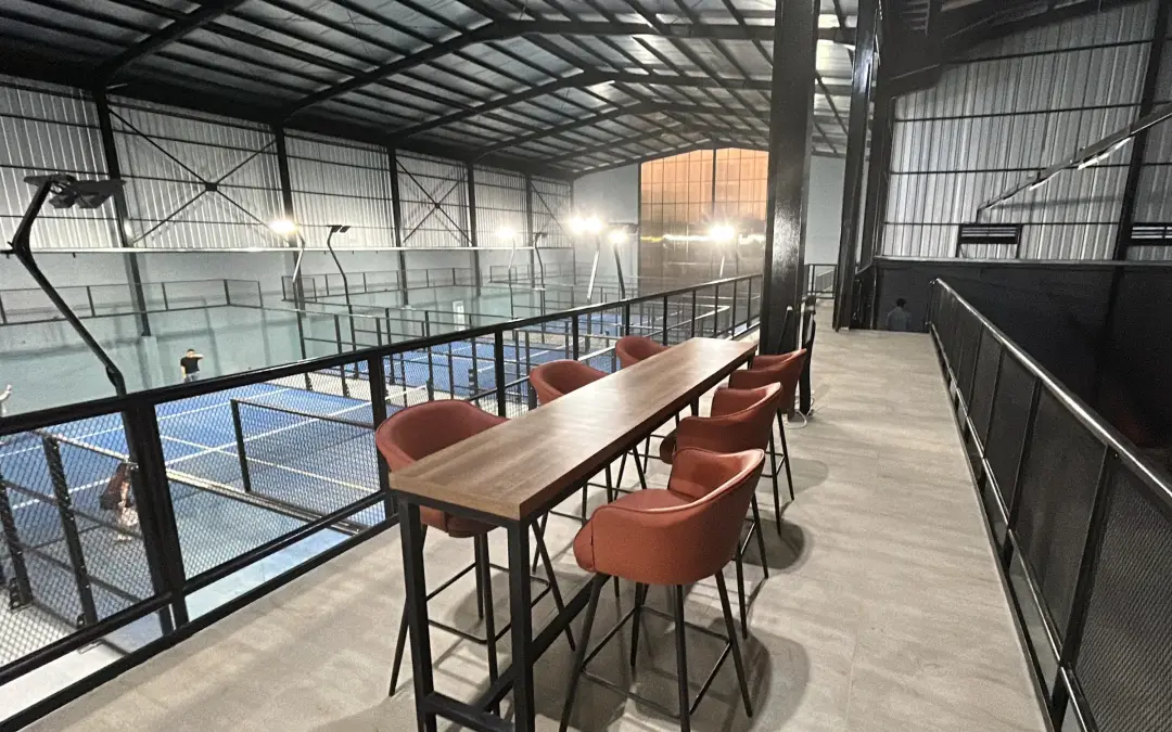 Mezzanine bar overlooking the courts